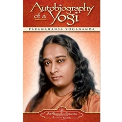 AUTOBIOGRAPHY OF A YOGI (W/CD)